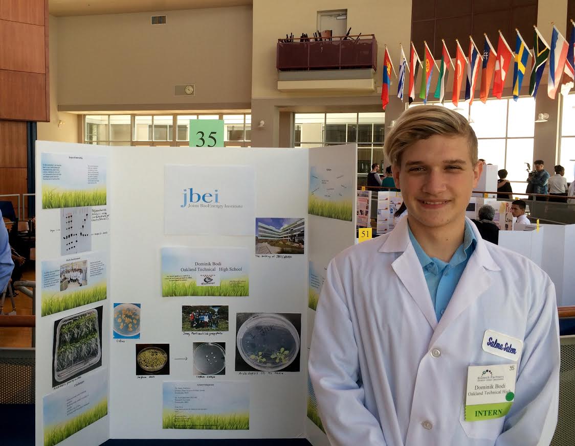 Dominik Bodi presenting his poster.